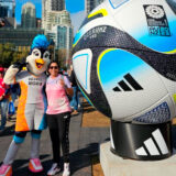 Así disfruta el Mundial Femenil una aficionada mexicana.